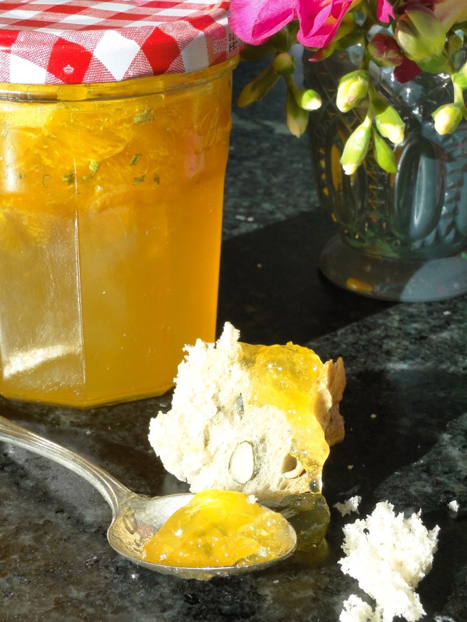 Orangenmarmelade mit Rosmarin