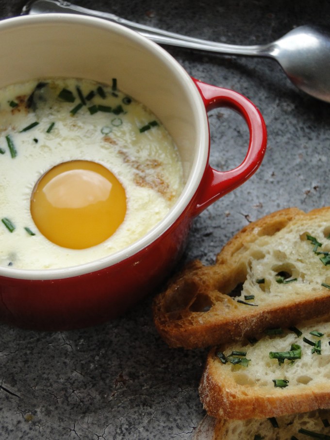 egg en cocotte with blue cheese & garlic bread