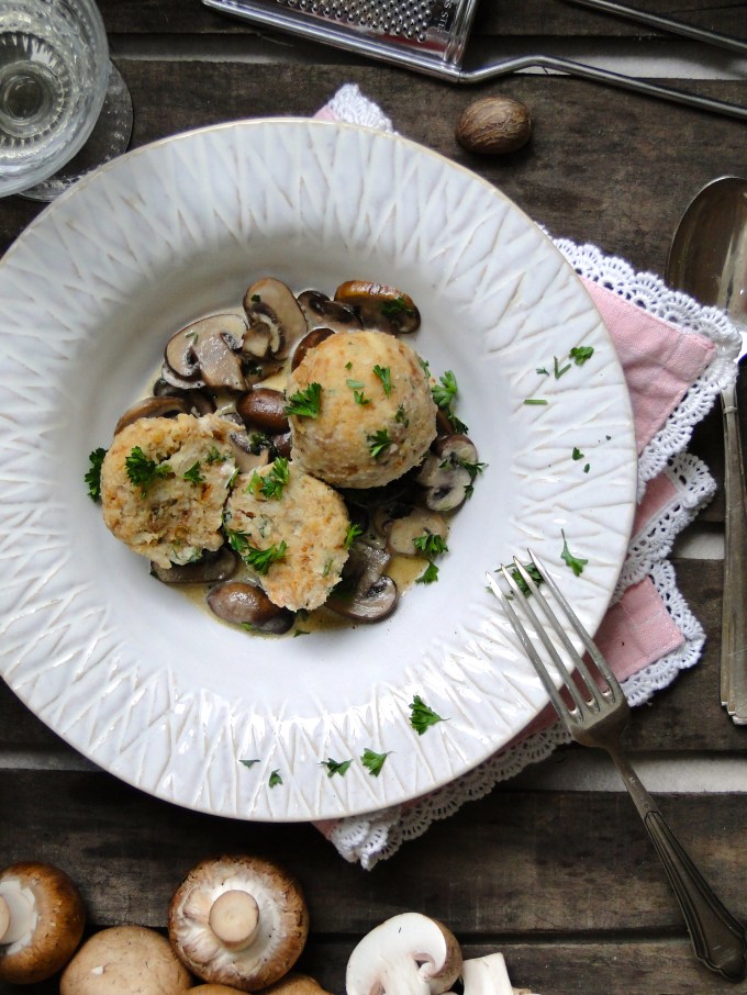 Bavarian bread dumplings - Semmelknödel